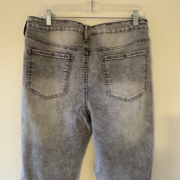 So High Rise Distressed Jeggings Raw Hem Gray Wash - Picture 7 of 9
